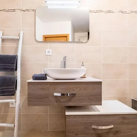 Апартаменты La Terrazza Sul Thiou - 2br - Terrace - Garage *
